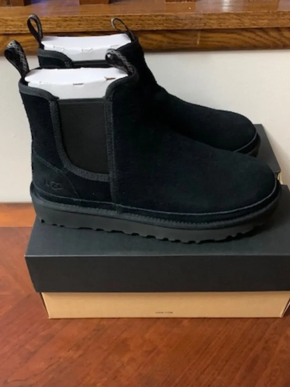 NIB Mens Ugg boots